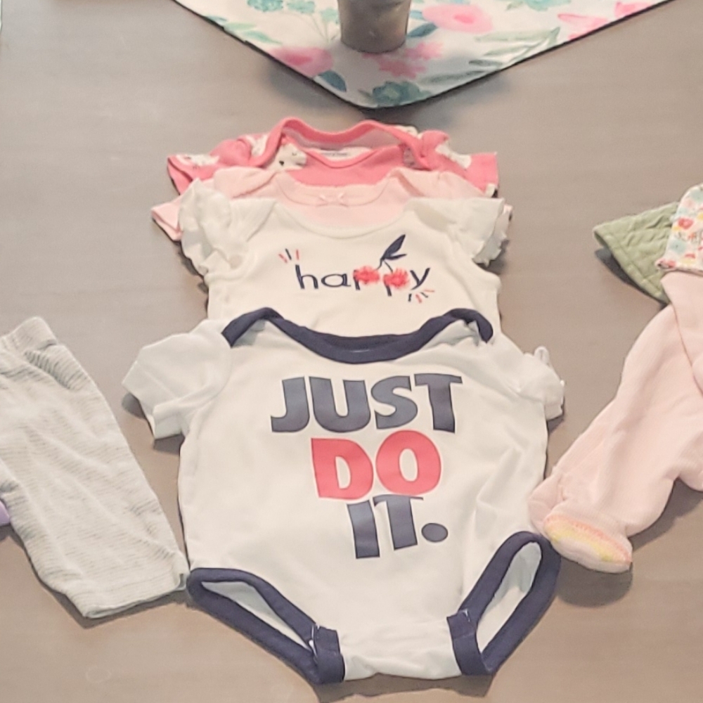 Lot of 9 : Infant Sets - Multicolor